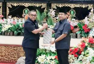 DPRD Riau Rapat Paripurna Tentang Pemberdayaan Organisasi Kemasyarakatan