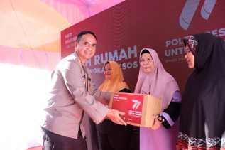 Kapolresta Pekanbaru Serahkan 1.600 Paket Sembako Bantuan Kapolri