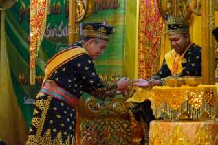 Gubri Abdul Wahid Resmi Sandang Gelar Datuk Seri Setia Amanah