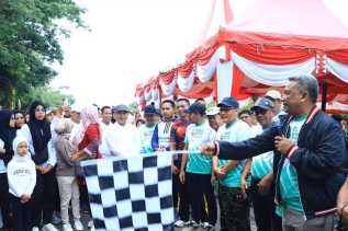 Pemkab Rohul dan Ribuan Masyarakat Meriahkan Kegiatan Jalan Santai dalam Rangka Dies Natalis UPP ke-16