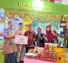 Pameran dan Gelar Dagang UPPKA UMKM, BKKBN Riau Raih Prestasi di Fashion Show