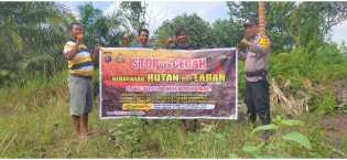 Polsek Bangko Pusako Sosialisasikan Larangan Pembakaran Hutan Lewat Spanduk