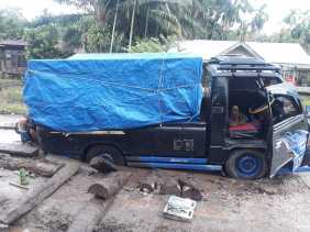 Dilewati Mobil Bertonase Berat, Jalan Poros Kembung Luar Hancur