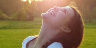 Penyebab Mengapa Rambut Bisa Berubah Merah Jika Terlalu Banyak Terkena Matahari