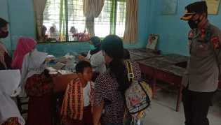 Dorong Percepatan Vaksinasi, Kapolsek Pangkalan Kuras Turun Langsung Lakukan Pengamanan