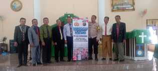 Minggu Kasih, Polsek Kemuning Sambangi Jemaat HKBP Immanuel untuk Mewujudkan Pemilu Damai 2024