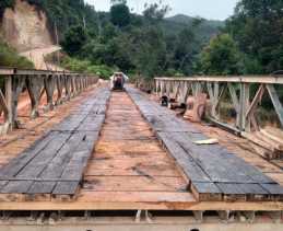 Pemprov Riau Rampungkan Jambatan Bailey di Jalan Longsor Rohul