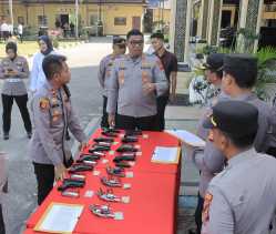 Sidak Senjata Api, Kapolres Kampar Tarik Tiga Pucuk Senpi dari Anggotanya