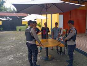 Polsek Ukui Sosialisasi Pilkada Damai dengan Generasi Z Sambil Patroli