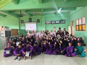 Cegah Kanker Payudara Sejak Dini, Siswi SMA Datuk Batu Hampar Dibekali Edukasi SADARI dan Herbal Medicine