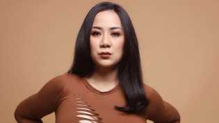 Pose Tante Ernie Pakai Dress