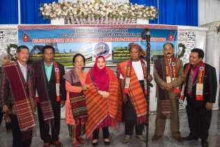 Bupati Kasmarni Didaulat jadi Boru Simangunsong oleh Pomparan Raja Sonakmalela