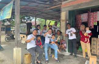 Dukung Program Prabowo, Balon Bupati Kampar Bagikan Paket Susu dan Roti Gratis