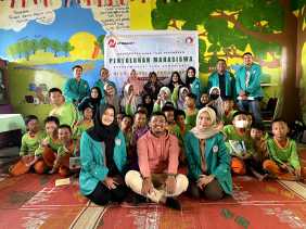 Mahasiswa Ilmu Komunikasi Universitas Hang Tuah Sosialisasikan Pemakaian Bijak Gadget di SD 61 Pekanbaru