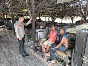 Bripka Nadra Marden Laksanakan Cooling System Bersama Pekerja untuk Jaga Keamanan Jelang Pilkada 2024