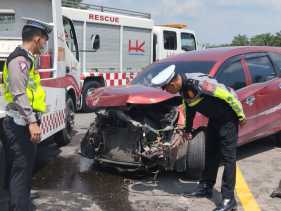 Tabrak Pembatas Tol Permai, Begini Kondisi Wanita Pengemudi Mobilio