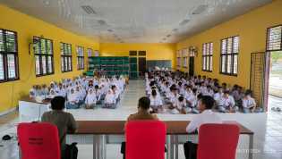 Polsek Koto Gasib Sosialisasi Bahaya Narkotika di SMKN 1 Koto Gasib, Ciptakan Generasi Bebas Narkoba