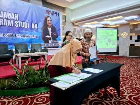 Workshop Peninjauan Kurikulum Program Studi Usaha Perjalanan Wisata FISIP Universitas Riau Undang Pakar Kurikulum Pariwisata