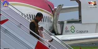 Penyebab Ibu Negara Iriana Terpeleset Saat Turun Tangga Pesawat Kepresidenan