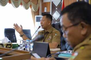 Pemko Pekanbaru Siapkan Payung Hukum Dalam Penertiban Tiang Fiber Optik