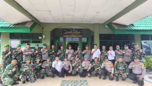 Polsek Bangko Pusako Beri Kejutan HUT ke-80 TNI di Koramil 05 Rimba Melintang