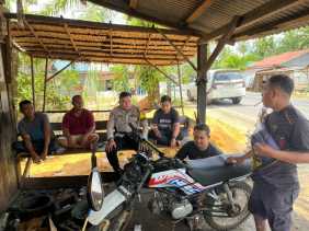 Bhabinkamtibmas Pematang Sikek Ajak Warga Jaga Pilkada Damai dan Cegah Hoaks Menjelang 27 November 2024