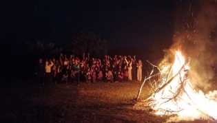 Pelajar Jurnalis School Update Gelar Malam Keakraban Di Taman Bunga Okura