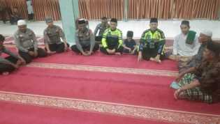 Polres Kuansing Sosialisasikan Pemilu Damai Melalui Salat Berjamaah