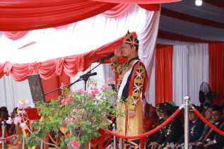 Pakai Baju Adat Kuansing di Upacara Kemerdekaan RI Ke-80, Begini Pesan Wako Agung ke Masyarakat