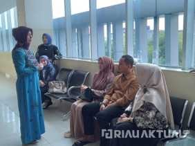 Besuk Sekjend, Ketua DPD Demokrat Riau Agung Nugroho Minta Masyarakat Doakan Kesembuhan Arwan Citra