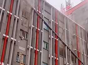 Hotel New Hollywood Pekanbaru Terbakar, Asap Hitam Membubung dari Lantai 3