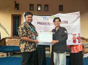 Mahasiswa PPG Unri Kolaborasi dengan Sanggar Imamika Latih Pembuatan Majalah Lipat Bertema Budaya Minangkabau