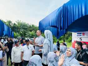 Pasangan AMAn Gelar Kampanye Dialogis di Rumbai Barat, Agung Nugroho Rayakan Ulang Tahun ke-40 Bersama Warga