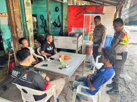 Polsek Reteh Cooling System Melalui Jumat Curhat Bersama Masyarakat di Inhil