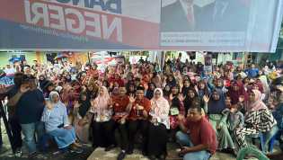 Diguyur Hujan, Kampanye Dialogis Agung-Markarius di Kelurahan Sidomulyo Barat Tetap Disambut Antusias