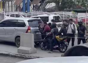 Pria Diduga Copet Diamankan Massa, Terjatuh Saat Melarikan Diri