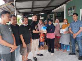 Peduli Warga Terdampak Asap, Ketua Elang 3 Hambalang Riau Bagikan Masker dan Vitamin di Kampar