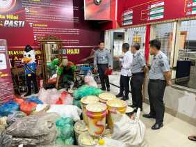Plt. Kakanwil Ditjenpas Riau Tinjau Penyaluran Bahan Makanan di Lapas Kelas IIA Pekanbaru