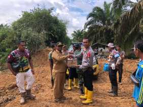 Sosialiasi Pemilu, Polsek Kepenuhan Kumpulkan Kades dan Warga Desa Ulak Patian