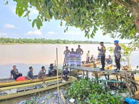Kapolsek Kuala Cenaku Ingatkan Nelayan Waspada Buaya dan Partisipasi di Pilkada