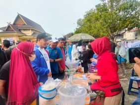 Agung Nugroho Borong Dagangan UMKM di Acara Gerak Jalan Santai