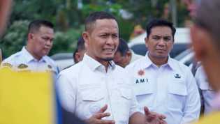 Sejalan dengan Instruksi Presiden, Wali Kota Pekanbaru Tertibkan Ratusan Tiang Reklame