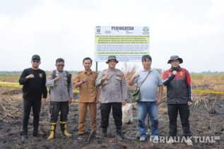 Didampingi Ahli IPB, Kapolres Rohil Pasang Plang Peringatan di Dua Lokasi Rawan di Kecamatan Kubu