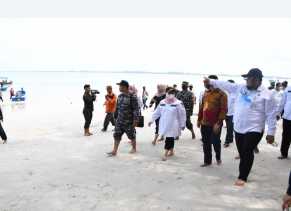 Keliling, Tim Kementrian Polhukam Puji Keindahan Pantai Beting Aceh Rupat Utara 