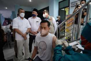 Animo Masyarakat Tinggi, Gubri : Tempat Vaksinasi Laris Manis