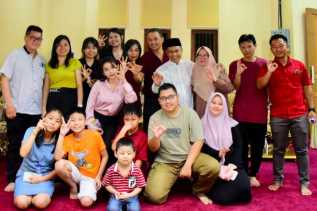 Masyarakat Tionghoa Kunjungi Kediaman Wabup Bagus Santoso