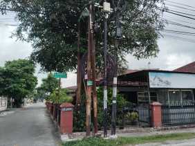 Kabel Fiber Optik Semrawut di Jalan Selamat, Warga Pekanbaru Resah