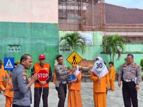 Peduli Keselamatan, Satlantas Bersama Dishub Kota Pekanbaru Buat Zebra Cross