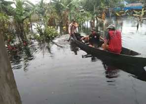 Babinkamtibmas Teluk Merbau Sosialisasikan Pemilu Damai dengan Sampan Kayu