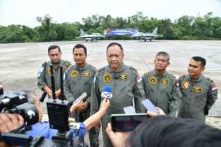 Kasau Tutup JFWC ke-4 dan Latma Elang Indopura ke-22 di Lanud Roesmin Nurjadin